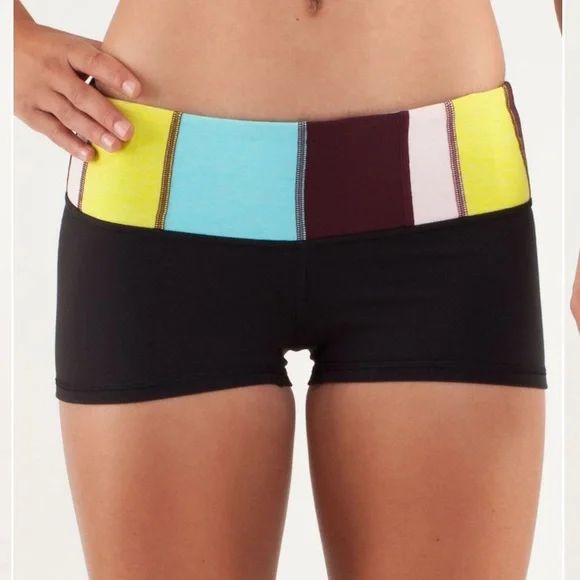 Lululemon Boogie Short
Black / Tonka Stripe Angel Blue /  Size 4 - Picture 2 of 7